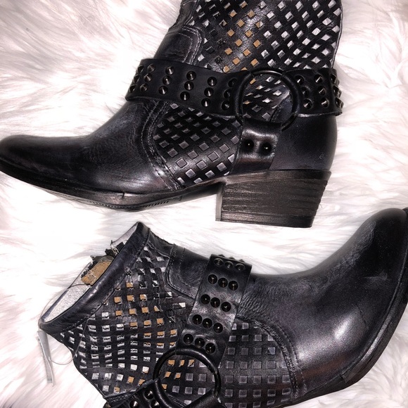 Very Volatile Booties - Picture 2 of 3